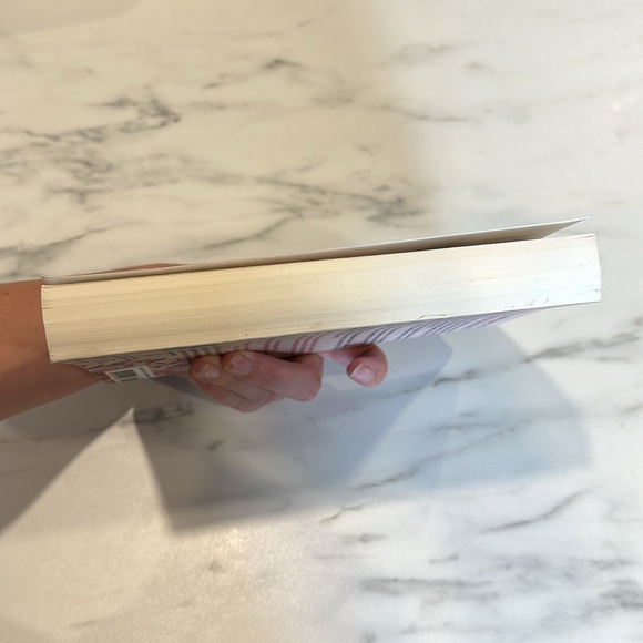 It Ends With Us by Colleen Hoover - Picture 5 of 6